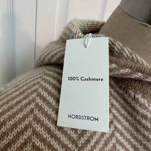 *Soft Luxury * Nordstrom 100% Cashmere Hooded Pattern Poncho BNWT Free Shipping - Picture 10 of 10